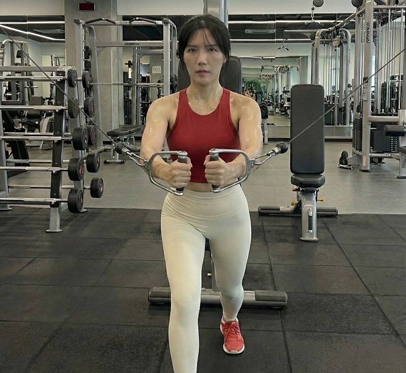 bài tập ngực cho nữ tại phòng gym