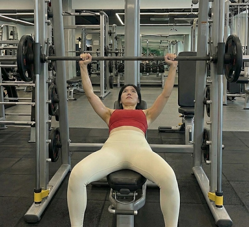 bài tập ngực cho nữ tại phòng gym