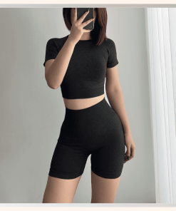 all-black-phong-cach-toi-gian-nhung-khong-nham-chan