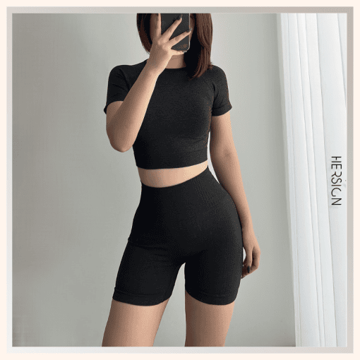 all-black-phong-cach-toi-gian-nhung-khong-nham-chan