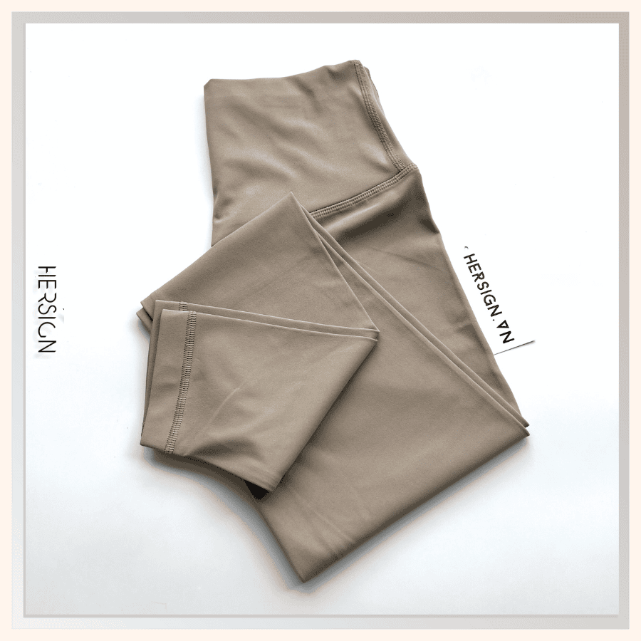 mocha-mousse-xu-huong-mau-sac-cua-nam-2025-hersign-co-gi